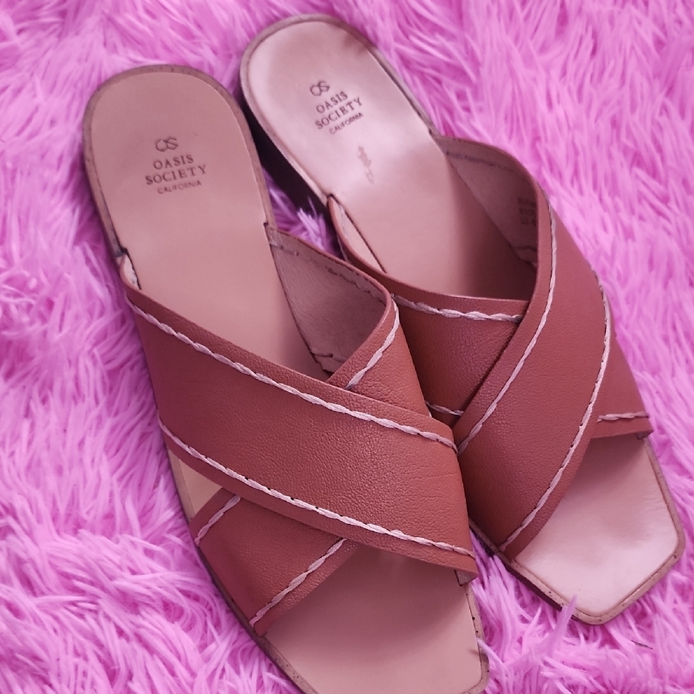 Oasis Tan Sandals Cross-Strap Design